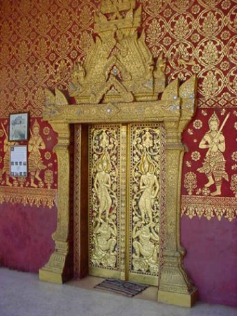 Gold leaf Temple Doors at Wat Saen